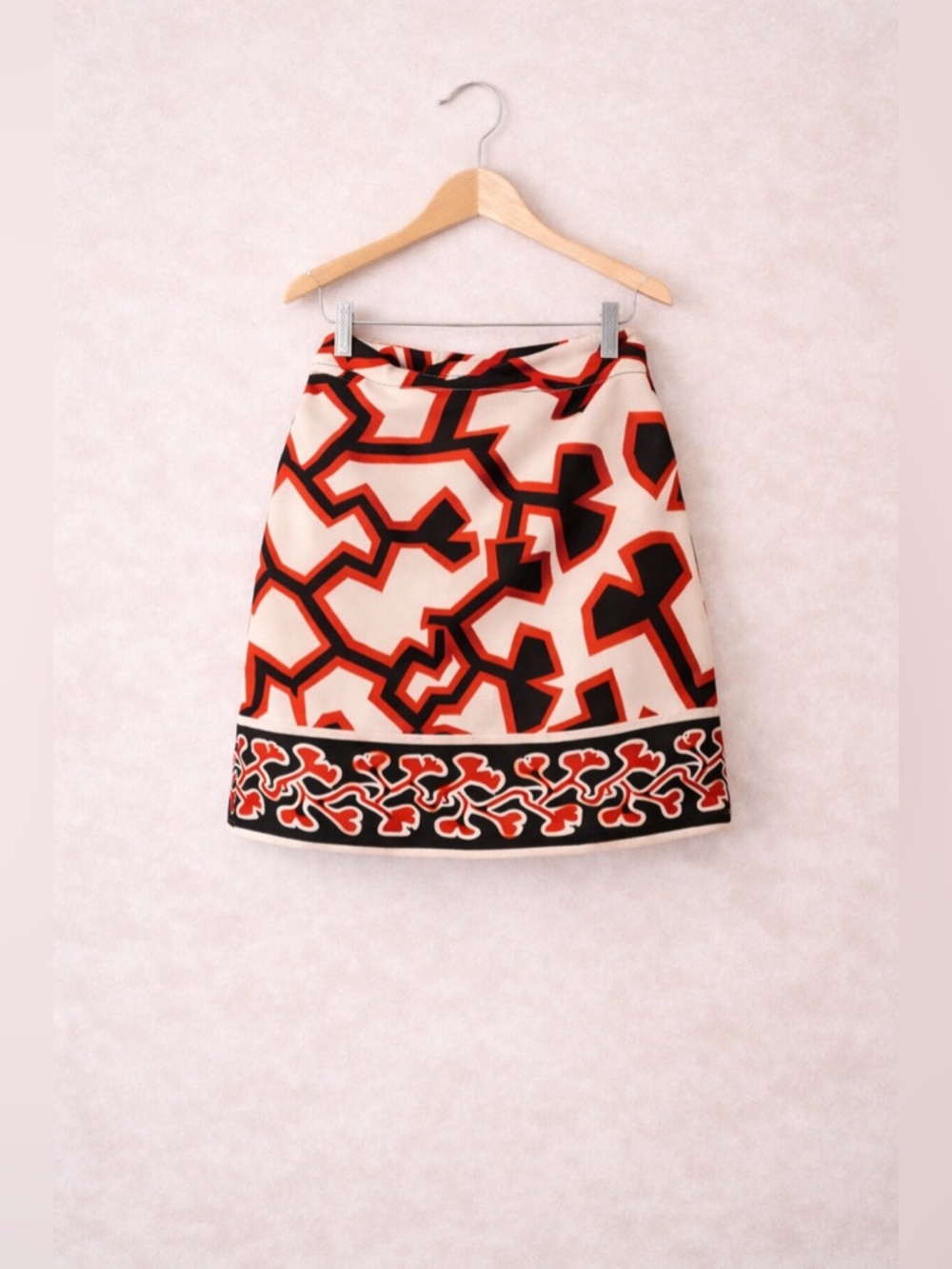 Diane von Furstenberg DVF Silk Mini Skirt Sz 4 Red Black Geometric Print Vintage